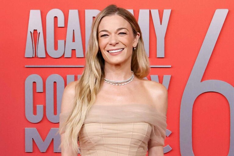 leann-rimes-perseveres-after-dental-mishap-during-concert