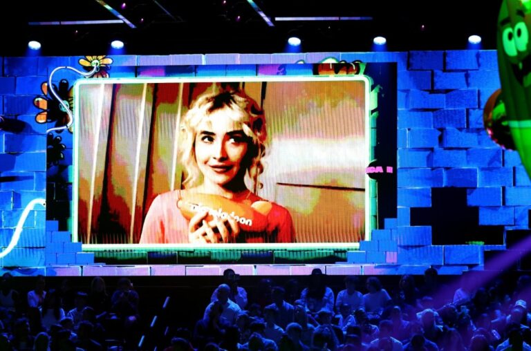 sabrina-carpenter-shines-at-2025-kids-choice-awards