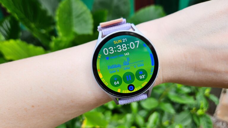 samsung-s-galaxy-watch-7-hits-record-low-price-amid-sale