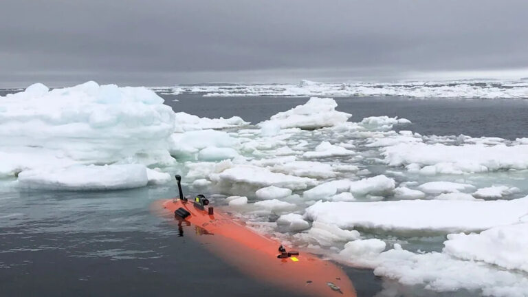 submersible-uncovers-antarctic-secrets-then-disappears