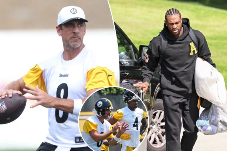 aaron-rodgers-enforces-strict-toilet-rules-at-steelers-camp