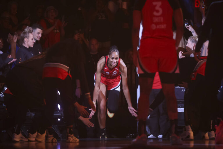 aces-dominate-sparks-with-wilson-s-stellar-performance