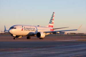 american-airlines-boeing-737-max-evacuated-after-landing-gear-fire