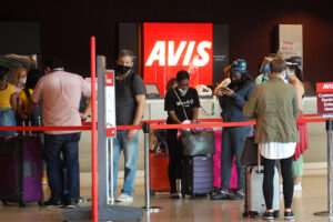 avis-launches-curbside-luxury-rental-service-for-travelers