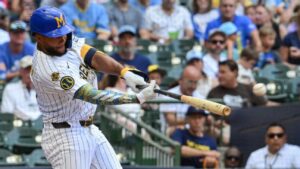 brewers-jackson-chourio-injured-after-hitting-triple-vs-cubs