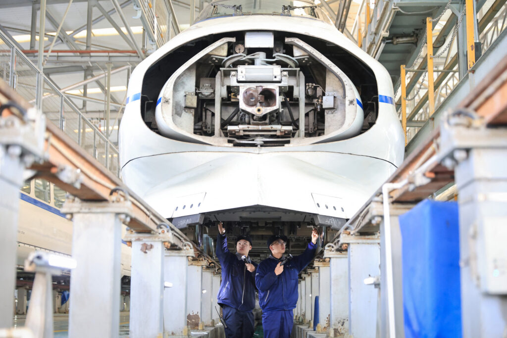 china-s-maglev-train-reaches-404-mph-outpacing-commercial-flights