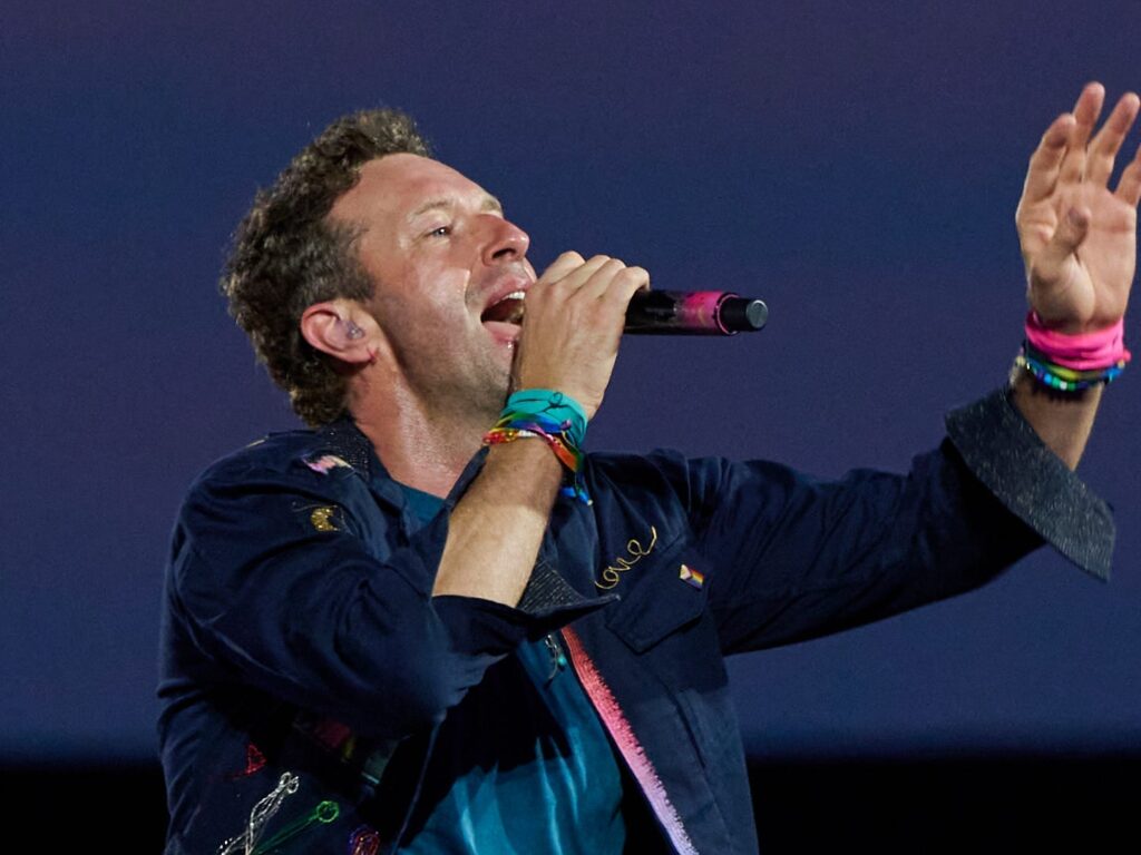 coldplay-concert-kiss-cam-sparks-viral-controversy-and-gossip