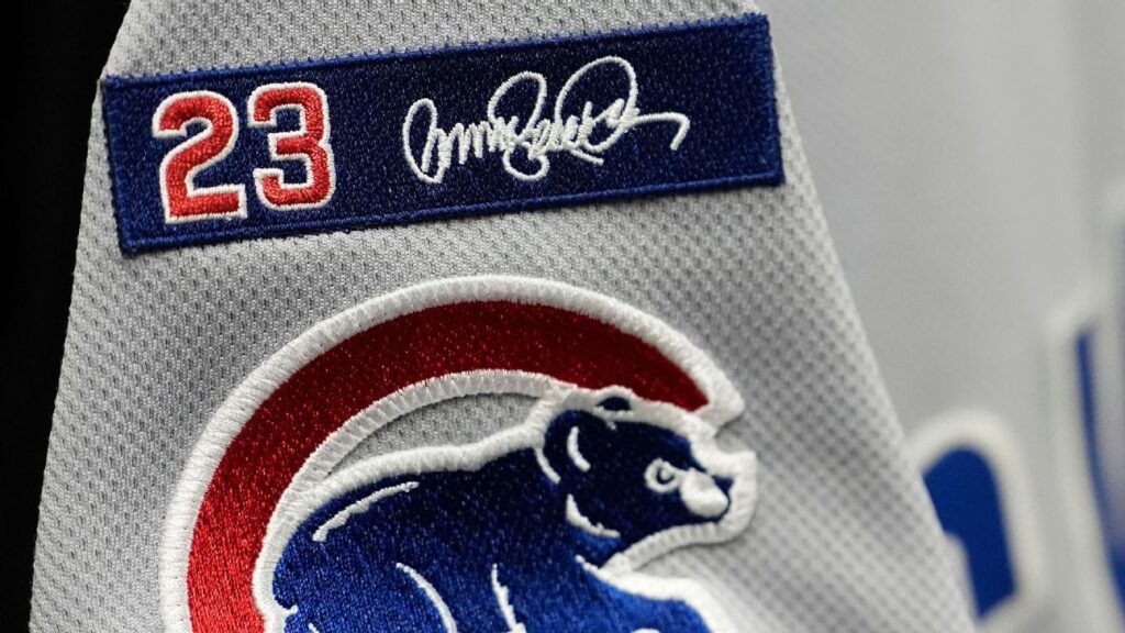 cubs-honor-sandberg-with-uniform-patch-following-his-death