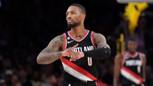 damian-lillard-returns-to-blazers-with-42m-deal-amid-injury