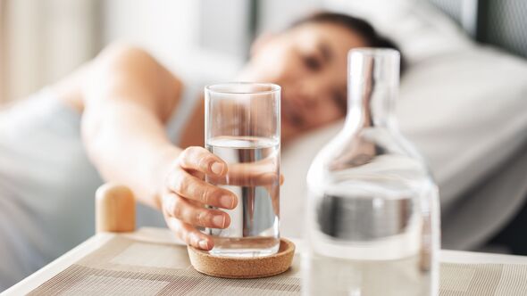 doctor-warns-avoid-drinking-water-before-bed-to-prevent-disturbance