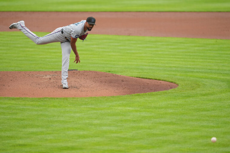 giants-eye-56-million-cy-young-winner-sandy-alc-ntara-trade