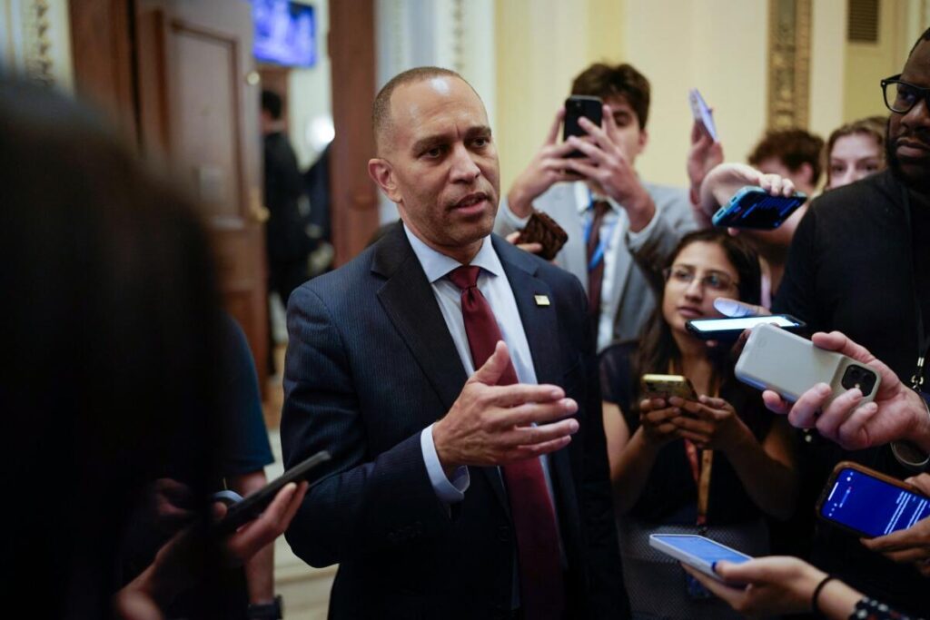 hakeem-jeffries-marathon-speech-delays-gop-tax-bill-vote