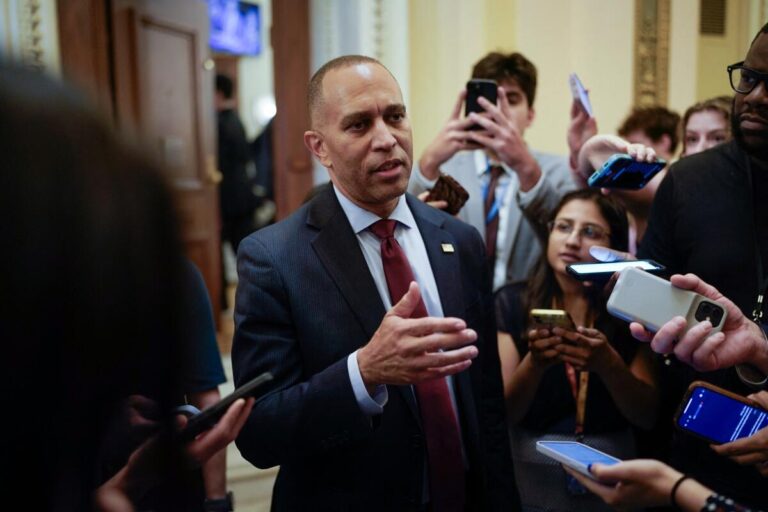 hakeem-jeffries-marathon-speech-delays-gop-tax-bill-vote