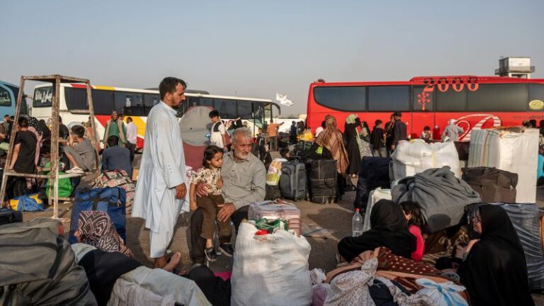 iran-expels-over-500-000-afghans-amid-conflict-with-israel