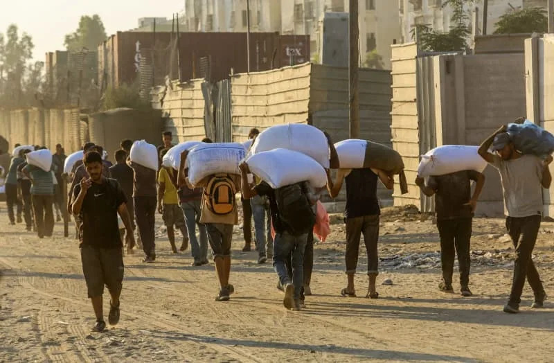 israeli-soldiers-kill-16-gazans-waiting-for-humanitarian-aid
