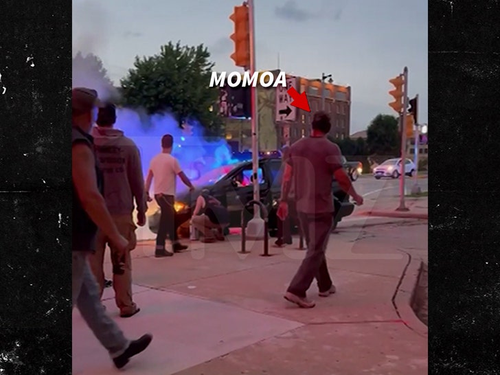 jason-momoa-assists-at-milwaukee-car-accident-scene