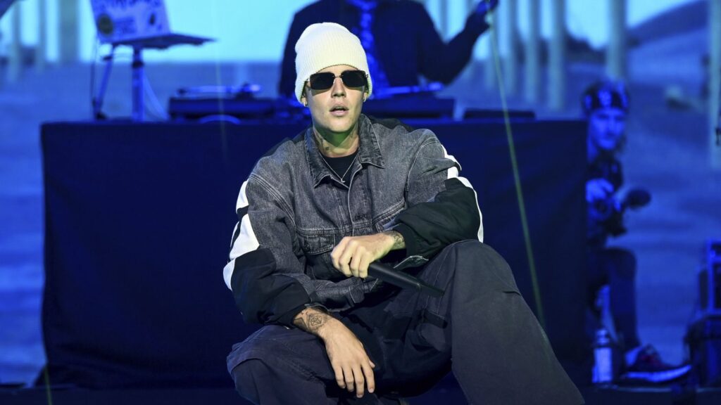 justin-bieber-surprises-fans-with-new-album-swag-after-four-years