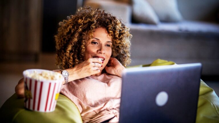 late-night-binge-watching-a-threat-to-brain-health-expert-warns