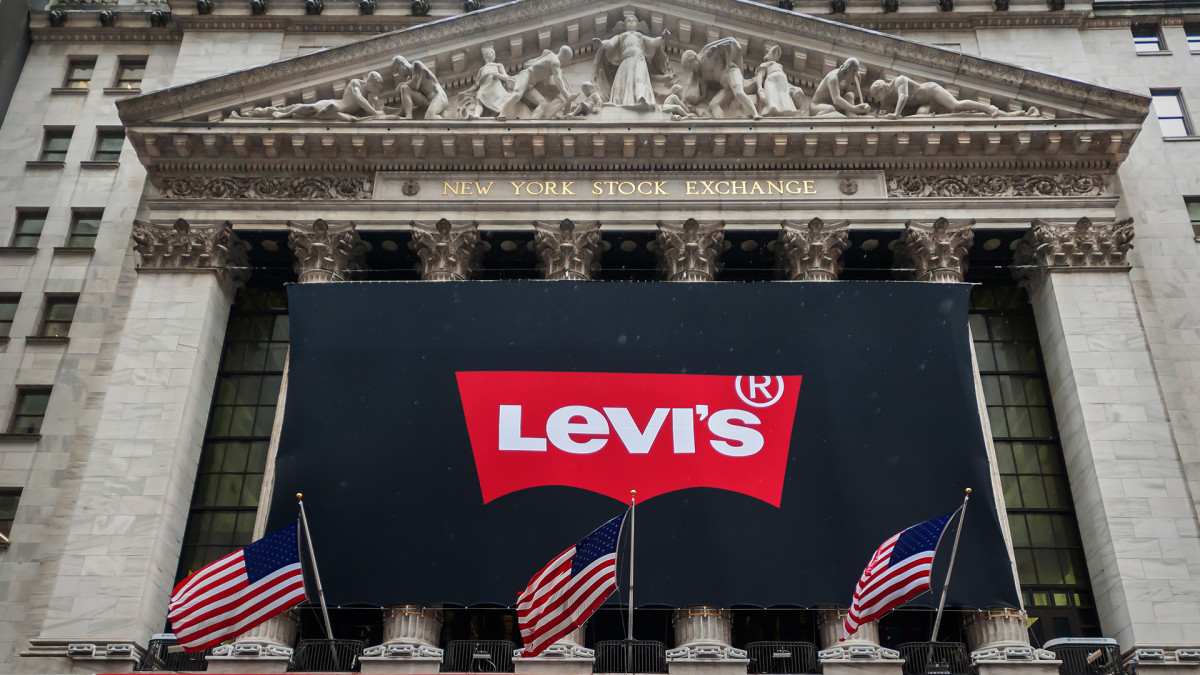 levi-s-unveils-urgent-strategy-to-combat-tariff-pressures-ahead-of-holidays