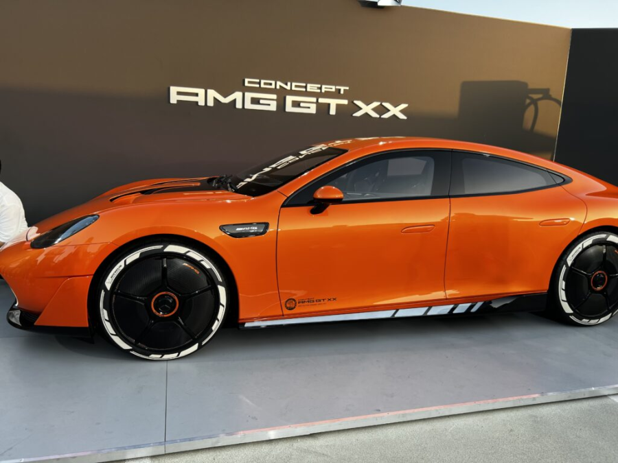 mercedes-benz-revolutionizes-ev-charging-with-ultra-fast-amg-network