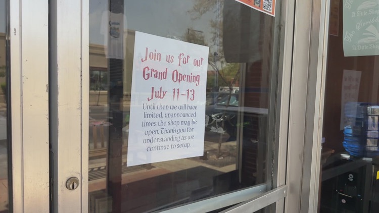 new-independent-bookstore-the-scribbled-hollow-opens-in-glendale