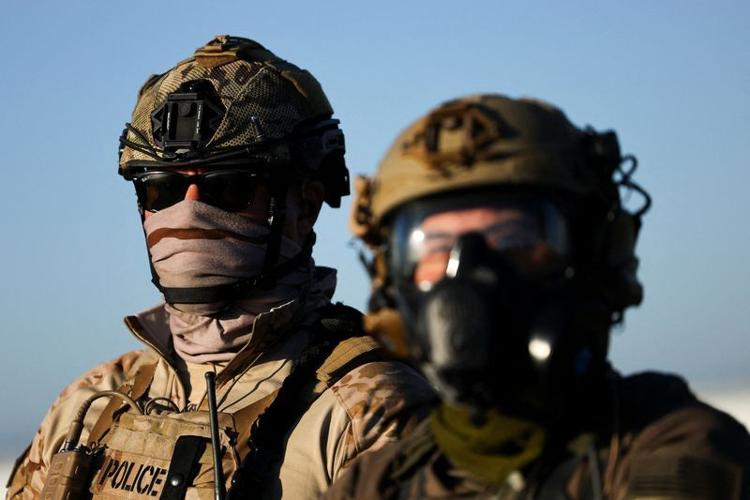 one-dead-hundreds-arrested-in-us-immigration-raid-on-farm
