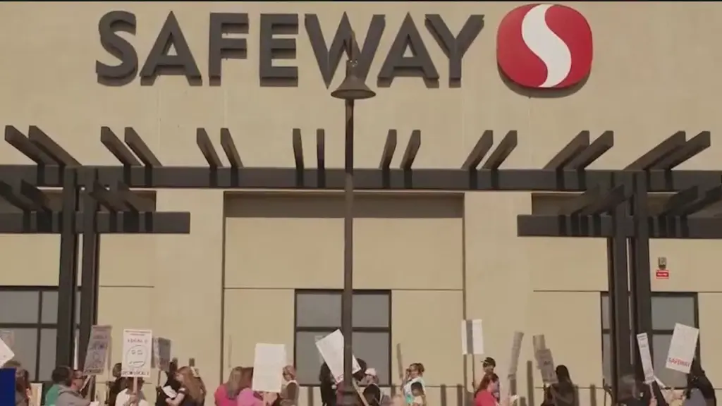 safeway-employees-in-california-set-strike-deadline-for-this-weekend