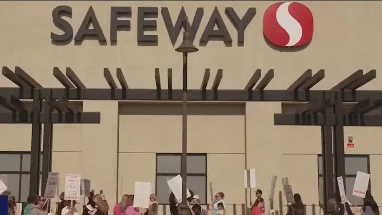 safeway-employees-in-california-set-strike-deadline-for-this-weekend
