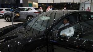 saudi-arabia-s-ambitious-push-into-electric-vehicles-a-strategic-shift