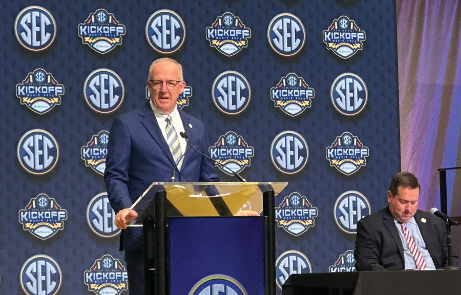 sec-and-big-ten-at-an-impasse-over-college-football-playoff-format