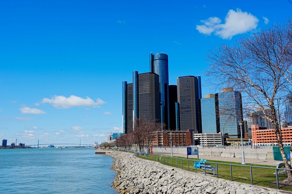 seniors-in-metro-detroit-enjoy-free-rides-to-local-attractions