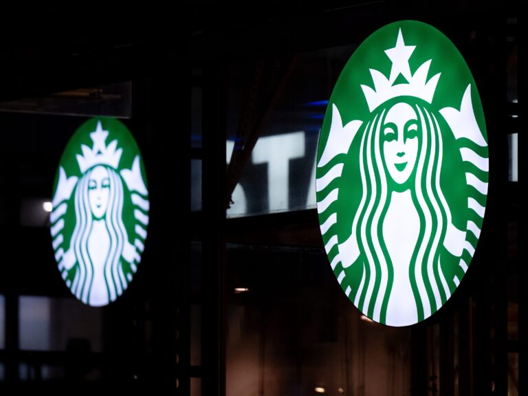 starbucks-employees-protest-ceo-s-urgent-return-to-office-mandate