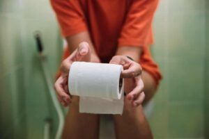 traveling-this-summer-protect-your-gut-with-expert-tips