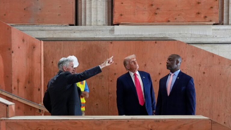 trump-tours-federal-reserve-renovation-pressures-powell-on-rates
