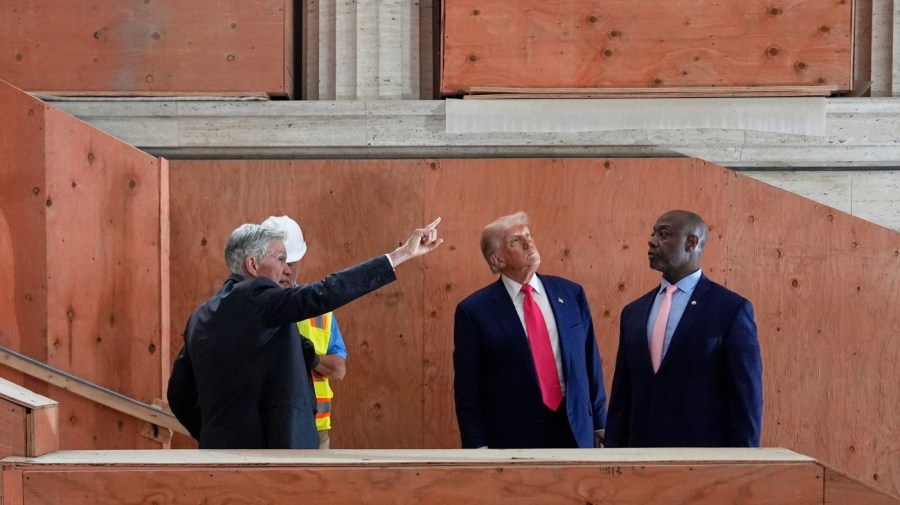 trump-tours-federal-reserve-renovation-pressures-powell-on-rates