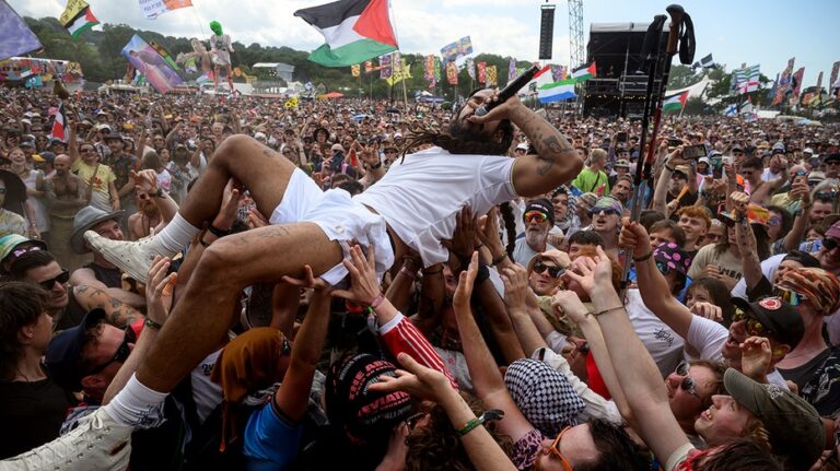 uk-faces-surge-in-antisemitism-amid-glastonbury-festival-controversy