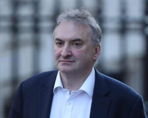 uk-government-faces-criticism-over-cabinet-secretary-appointment