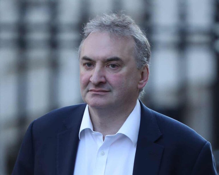 uk-government-faces-criticism-over-cabinet-secretary-appointment