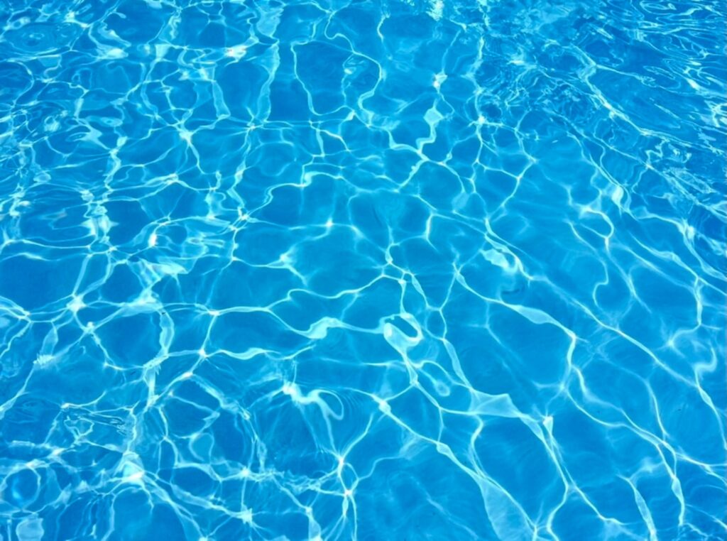 urgent-19-year-old-rescued-from-pool-in-serious-condition