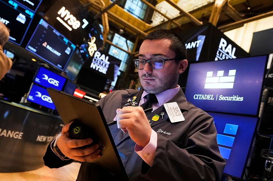wall-street-divided-as-tech-stocks-tumble-amid-broader-market-gains