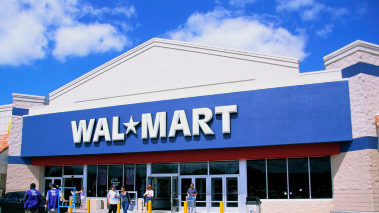walmart-slashes-price-on-solar-yard-lights-to-just-25-
