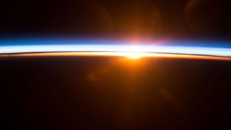 why-earth-feels-hotter-despite-being-farthest-from-the-sun