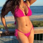 54-year-old-celebrity-stuns-in-hot-pink-bikini-guess-who-