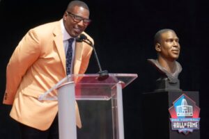 antonio-gates-inducted-into-hall-of-fame-shares-emotional-journey