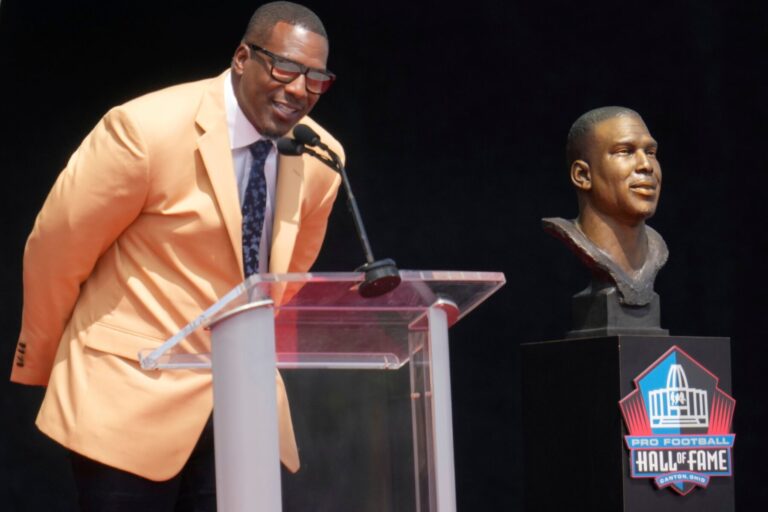 antonio-gates-inducted-into-hall-of-fame-shares-emotional-journey