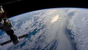 astronauts-conduct-innovative-experiments-explore-gaming-skills