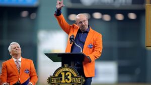 astros-retire-billy-wagner-s-no-13-in-emotional-ceremony