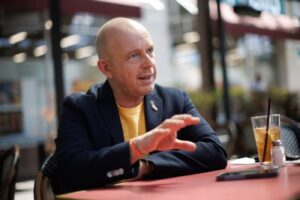 california-governor-candidate-steve-hilton-slams-democrats-at-san-jose-camp