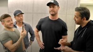 chris-hemsworth-joins-david-blaine-for-daring-magic-trick
