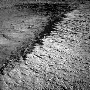 curiosity-rover-captures-stunning-images-from-martian-ridge